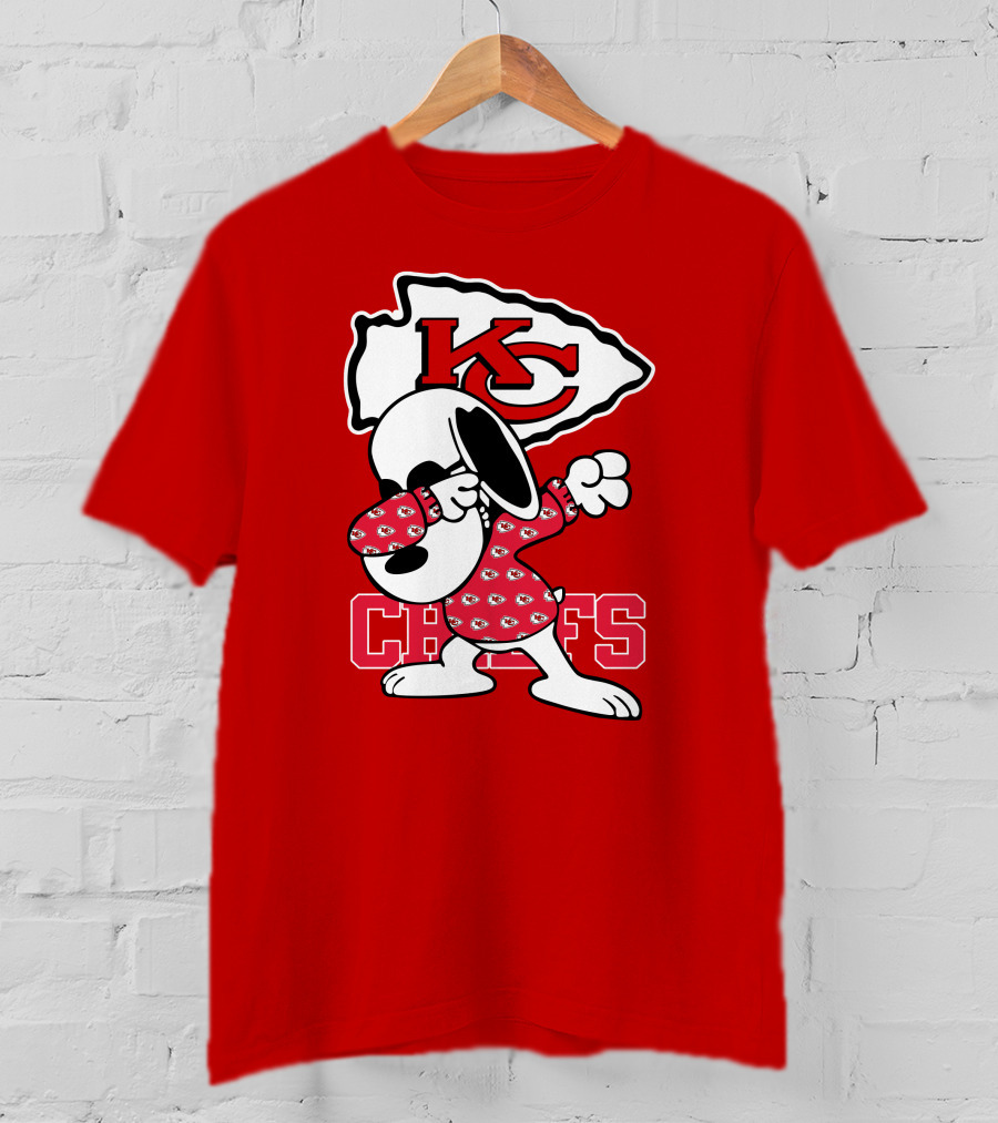 Kansas City Chiefs Snoopy KC Logo Dabbing Chiefs T-Shirt