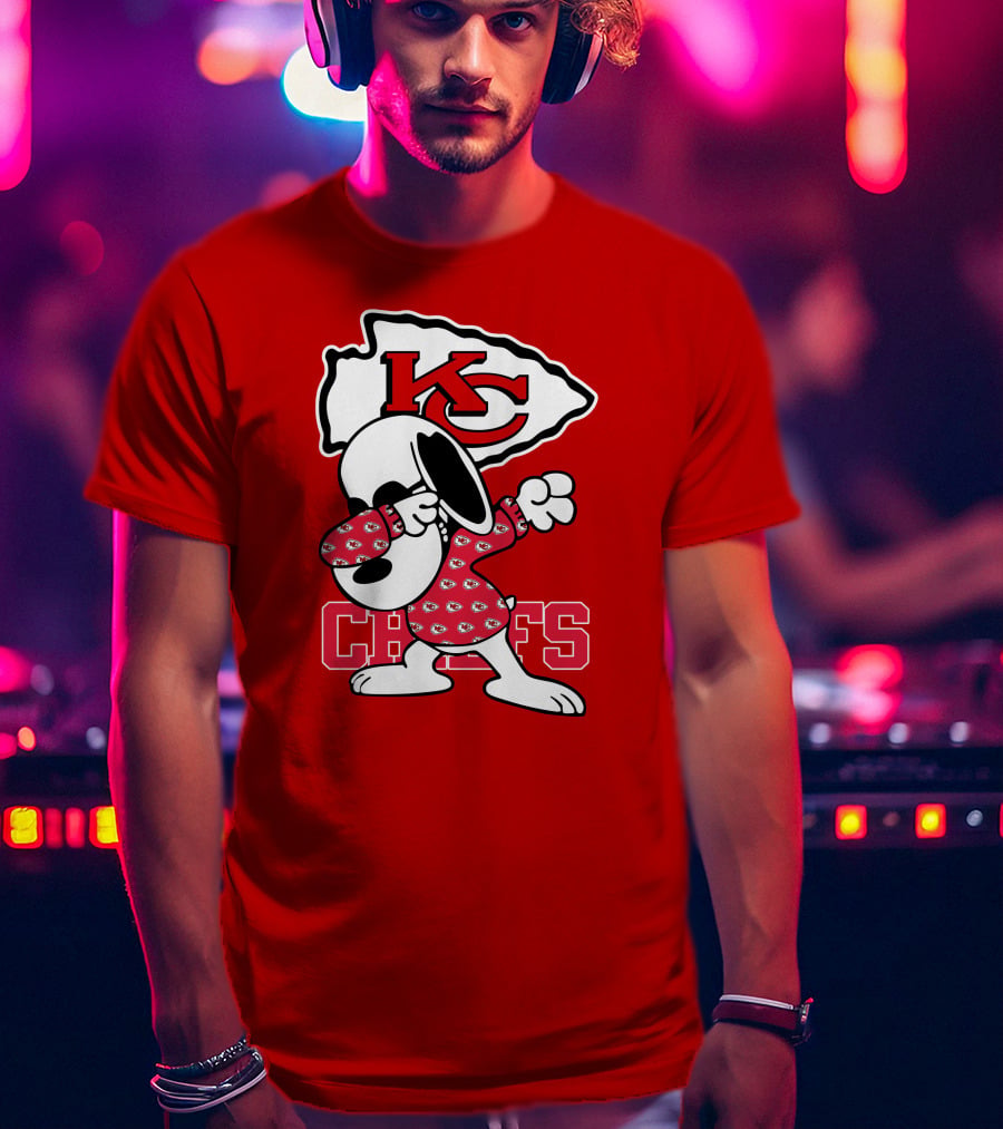 Kansas City Chiefs Snoopy KC Logo Dabbing Chiefs T-Shirt