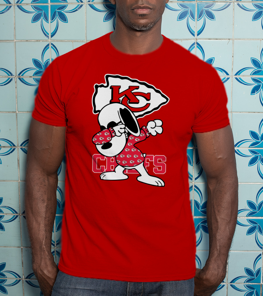 Kansas City Chiefs Snoopy KC Logo Dabbing Chiefs T-Shirt
