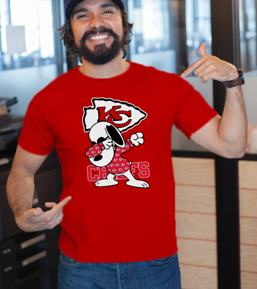 Kansas City Chiefs Snoopy KC Logo Dabbing Chiefs T-Shirt