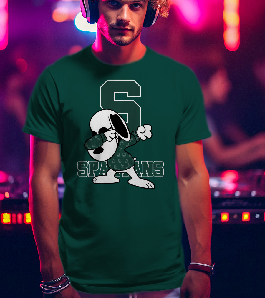 Michigan State Spartans Snoopy Dabbing Football Cartoon Peanuts T-Shirt