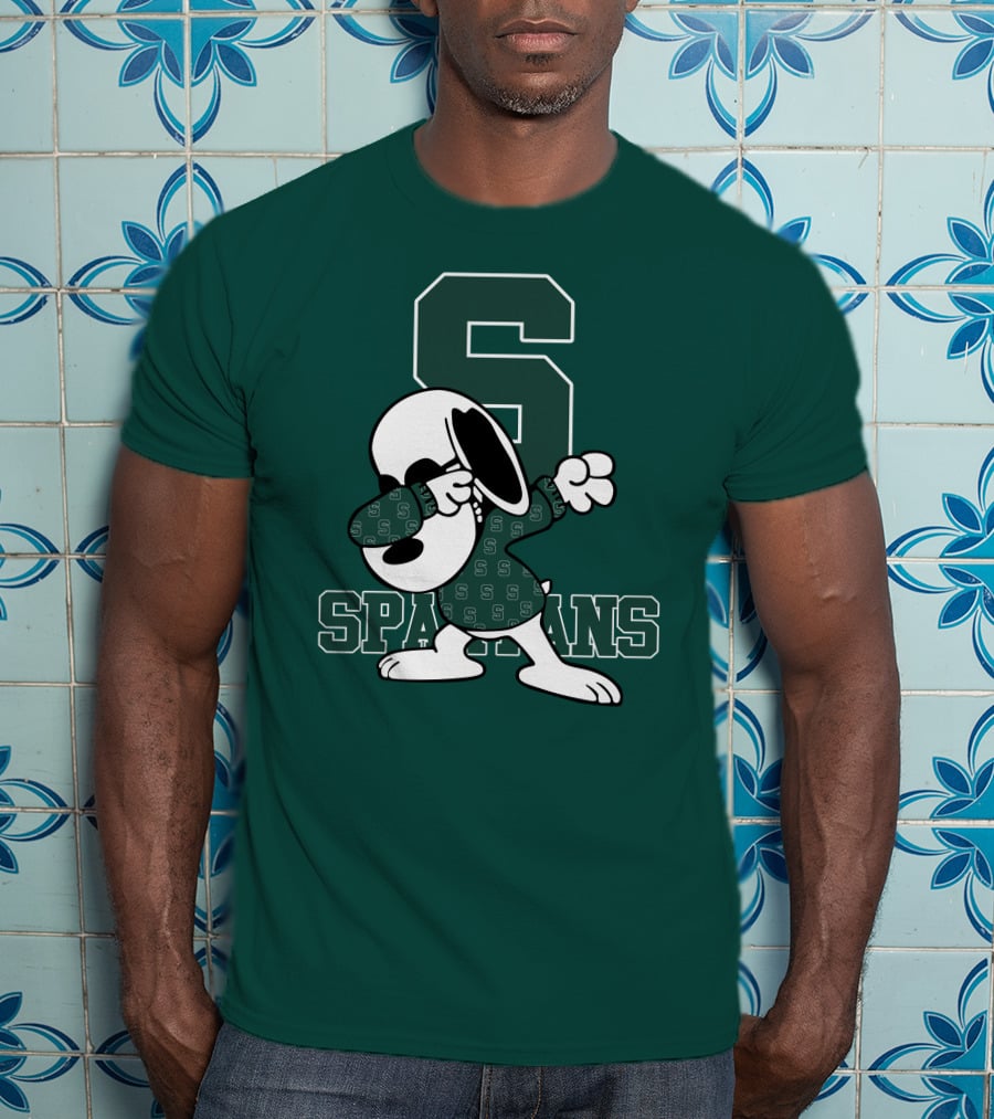 Michigan State Spartans Snoopy Dabbing Football Cartoon Peanuts T-Shirt