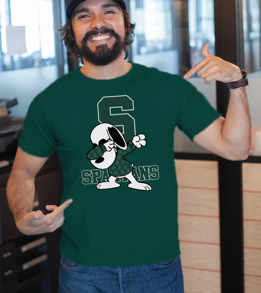 Michigan State Spartans Snoopy Dabbing Football Cartoon Peanuts T-Shirt
