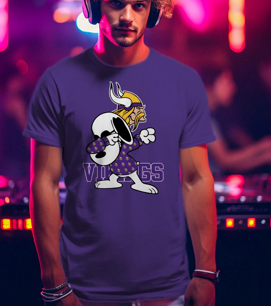 Minnesota Vikings Snoopy Dabbing Peanuts Football Fandom T-Shirt