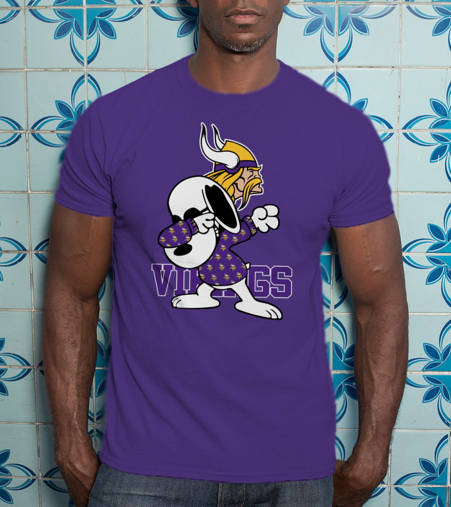Minnesota Vikings Snoopy Dabbing Peanuts Football Fandom T-Shirt