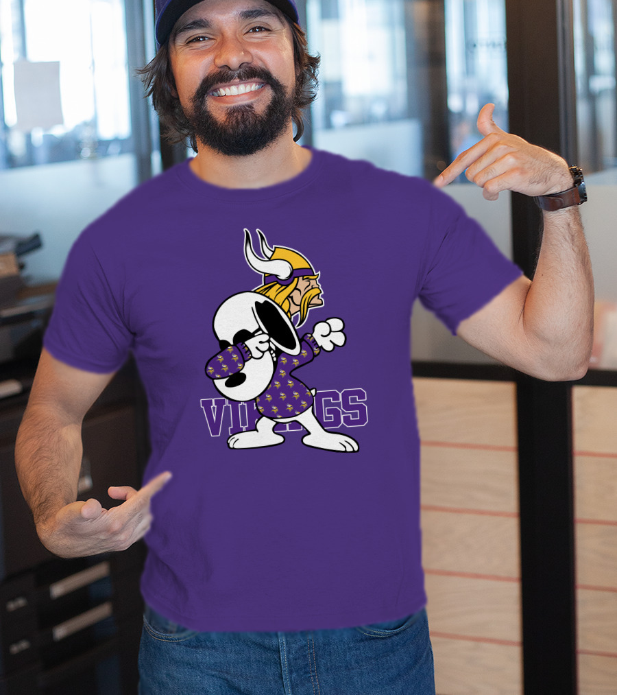 Minnesota Vikings Snoopy Dabbing Peanuts Football Fandom T-Shirt