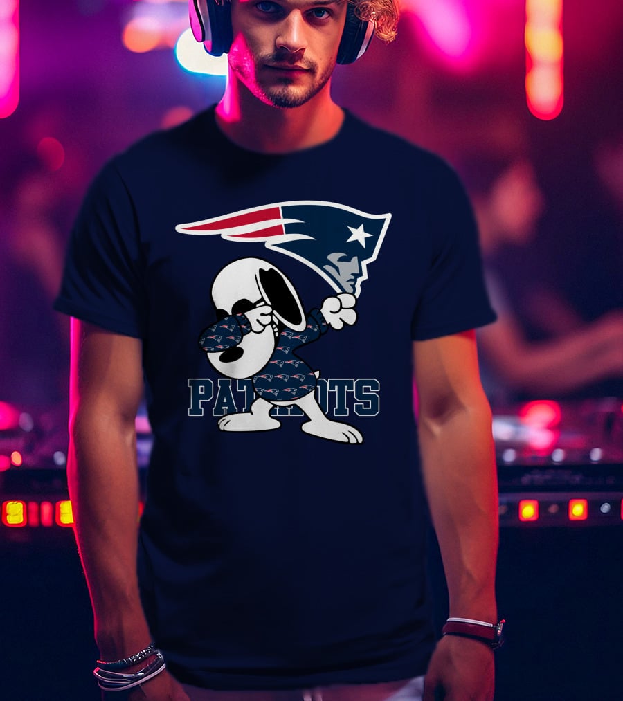 New England Patriots Snoopy Dabbing Patriots T-Shirt