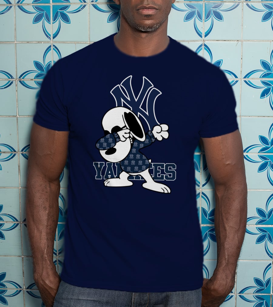 Snoopy Dabbing New York Yankees Logo Yankees T-Shirt