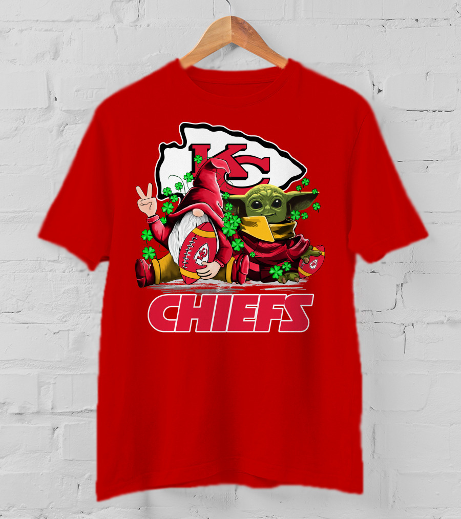 Kansas City Chiefs Leprechauns Gnomes Baby Yoda Hug T-Shirt
