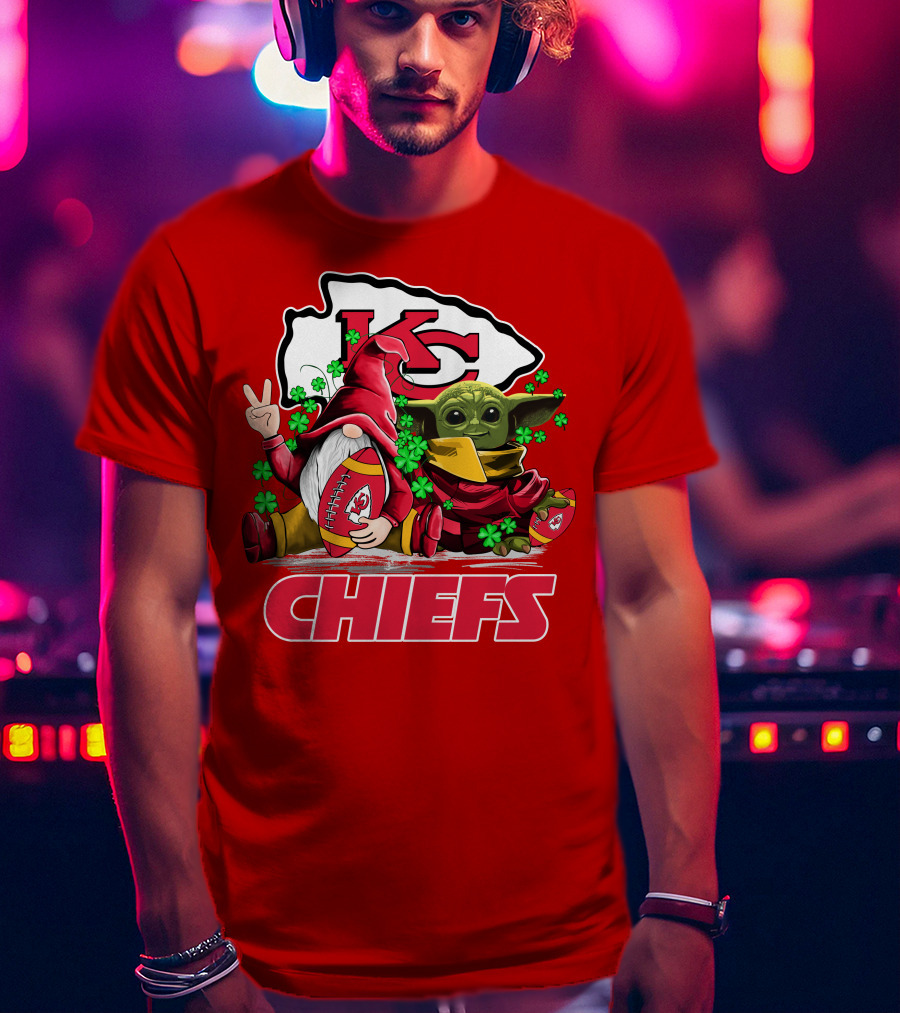 Kansas City Chiefs Leprechauns Gnomes Baby Yoda Hug T-Shirt