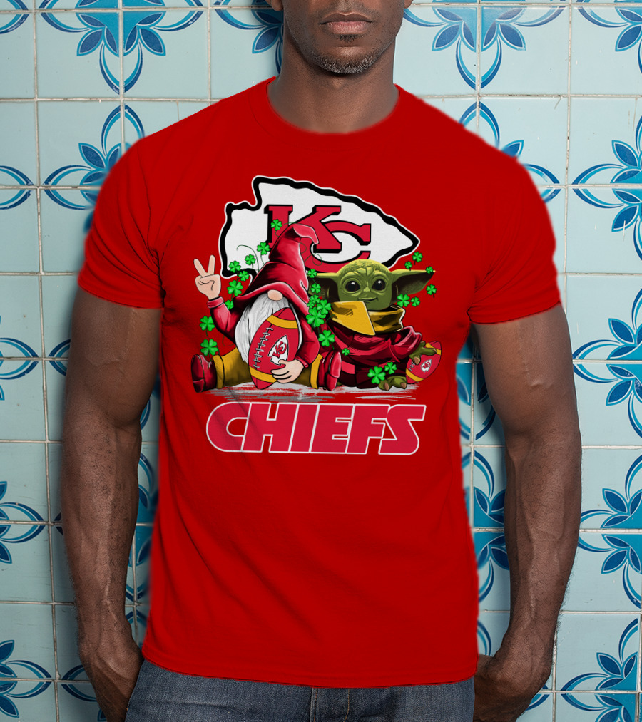 Kansas City Chiefs Leprechauns Gnomes Baby Yoda Hug T-Shirt