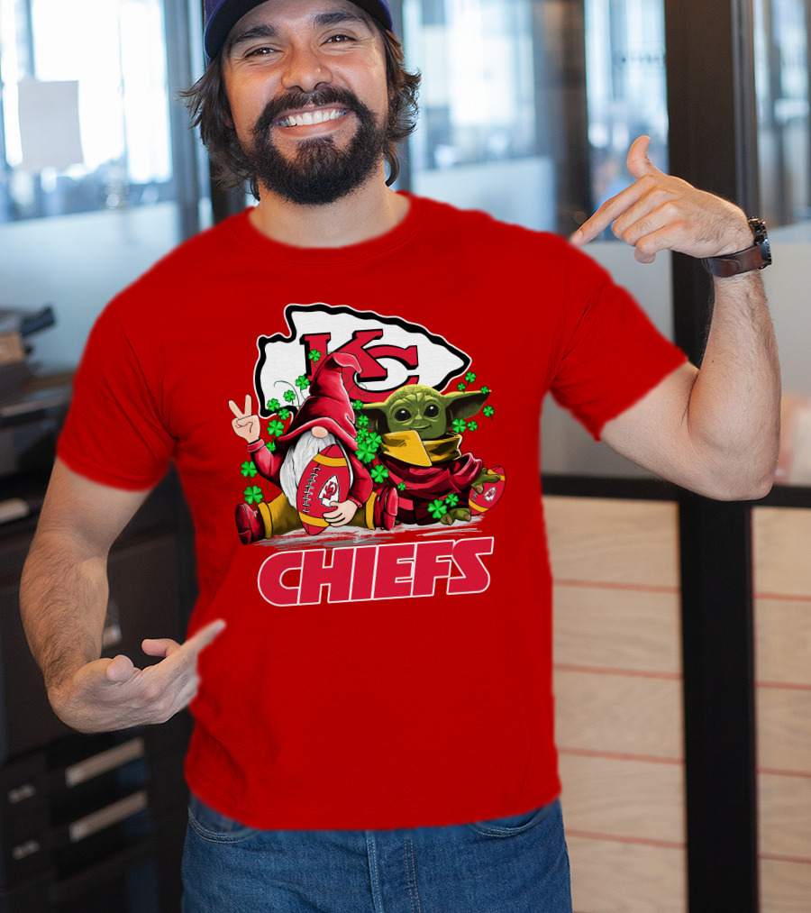 Kansas City Chiefs Leprechauns Gnomes Baby Yoda Hug T-Shirt