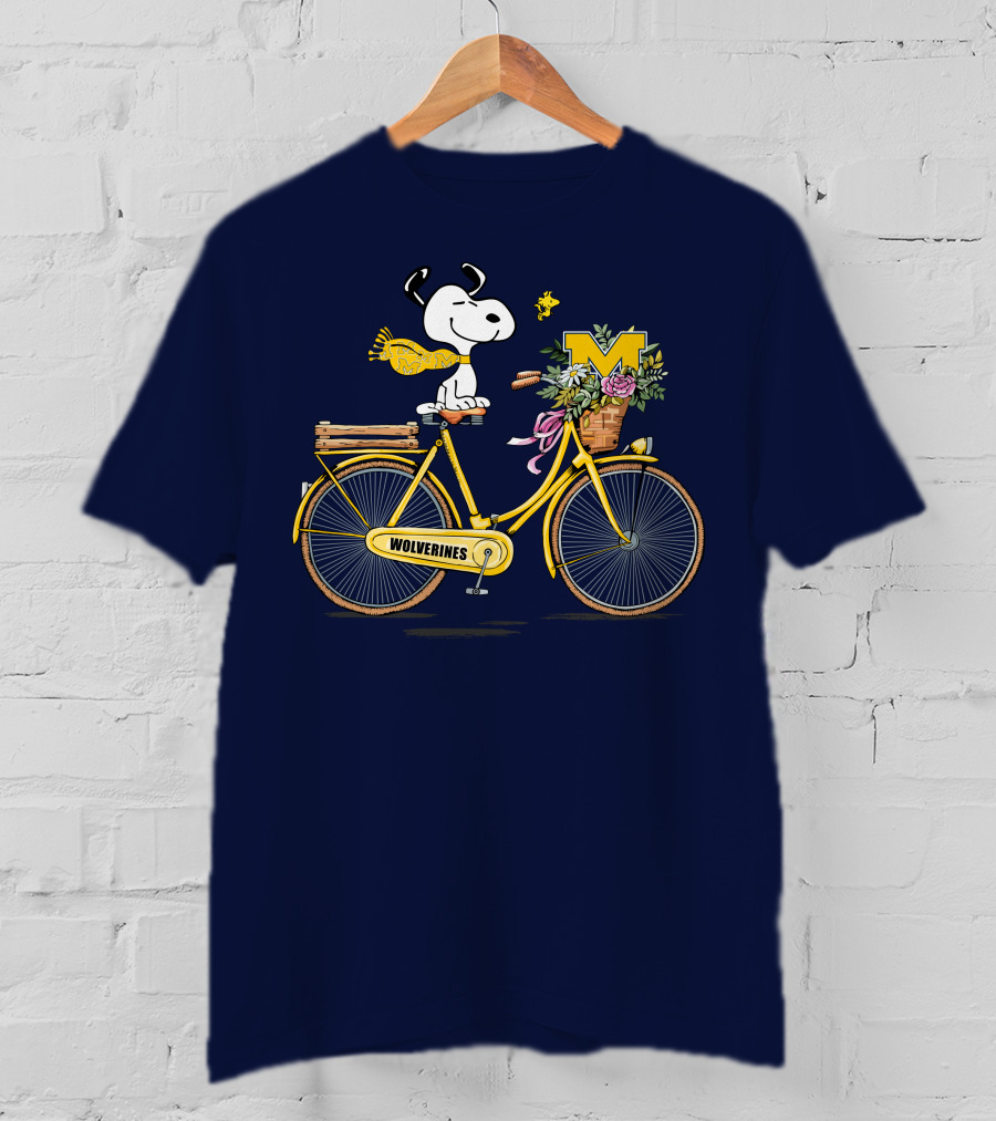 Michigan Wolverines Snoopy On Yellow Bicycle With Flowers T-Shirt
