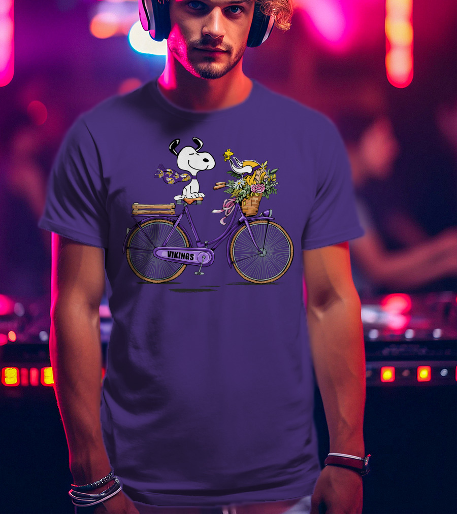 Minnesota Vikings Snoopy Woodstock Bicycle Adventure T-Shirt