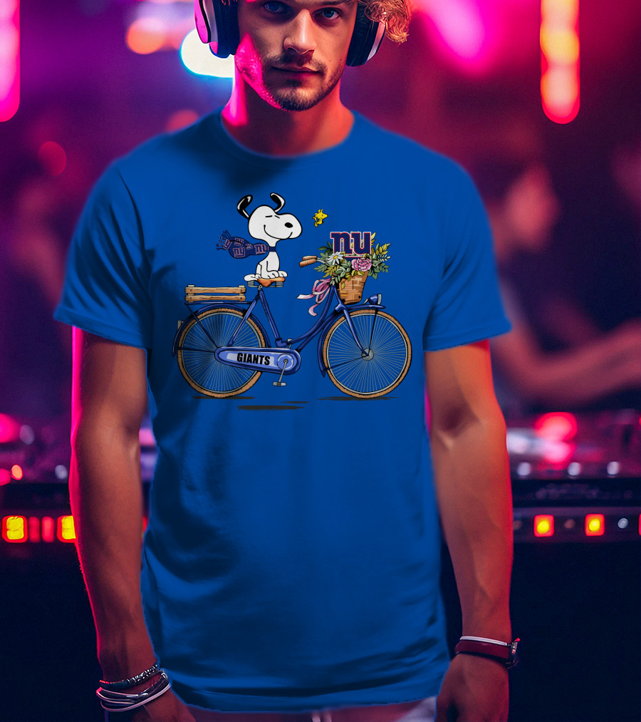 New York Giants Snoopy On Bicycle With Flowers And Scarf T-Shirt