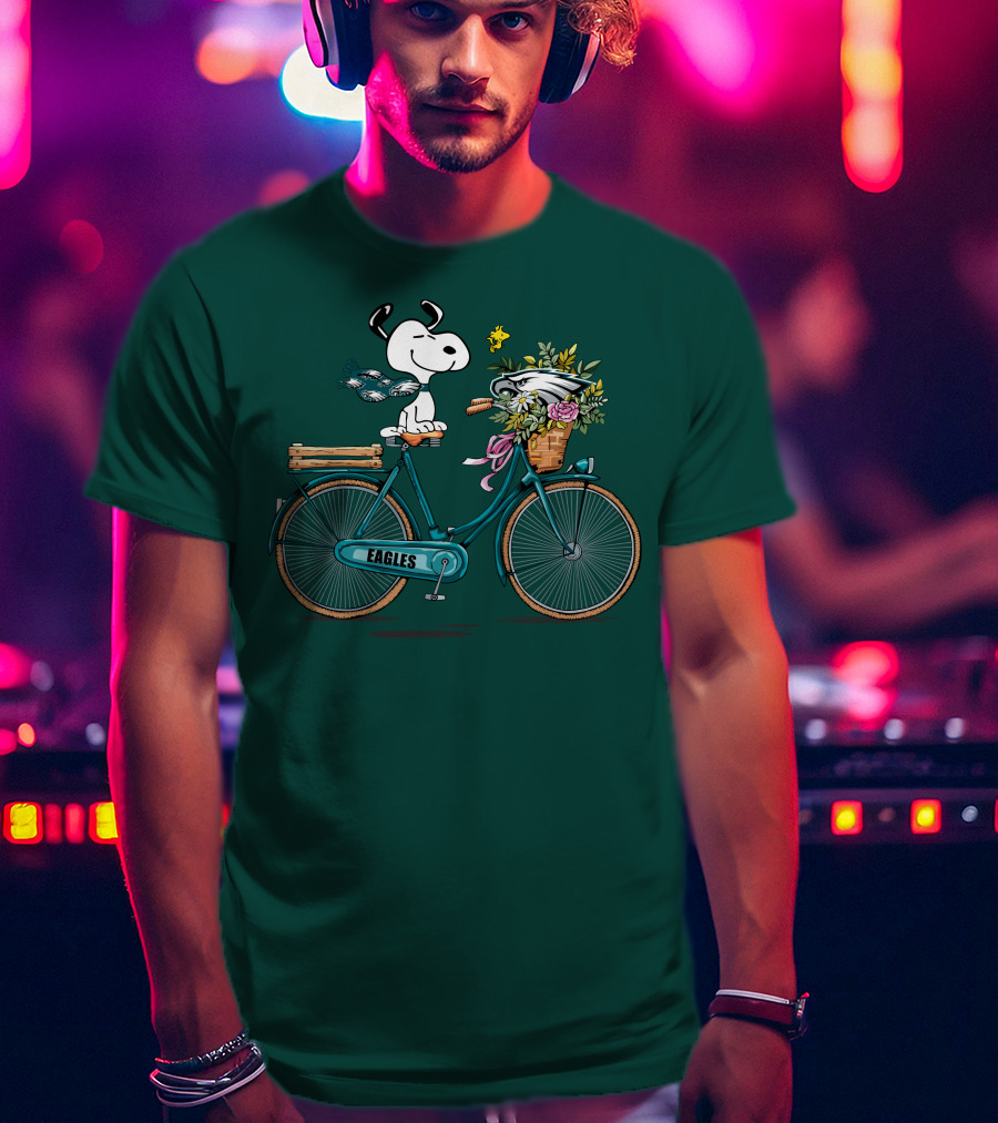 Philadelphia Eagles Snoopy Bicycle Flower Basket T-Shirt