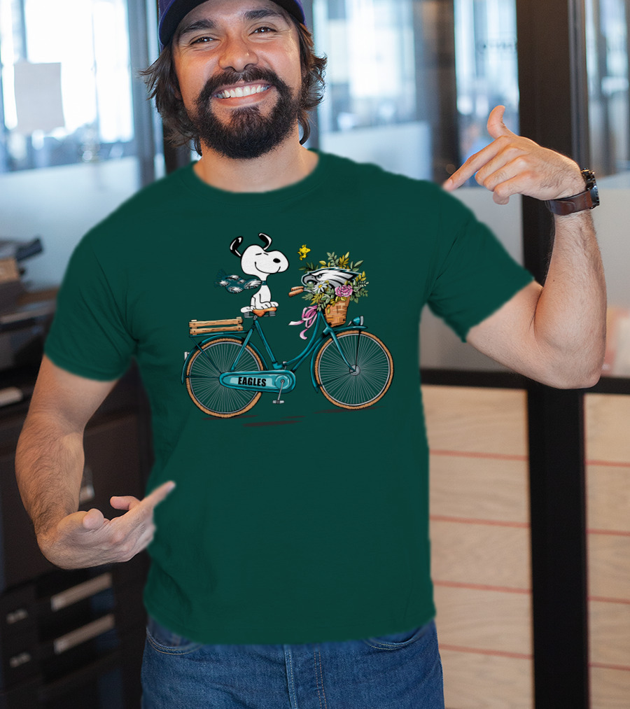 Philadelphia Eagles Snoopy Bicycle Flower Basket T-Shirt