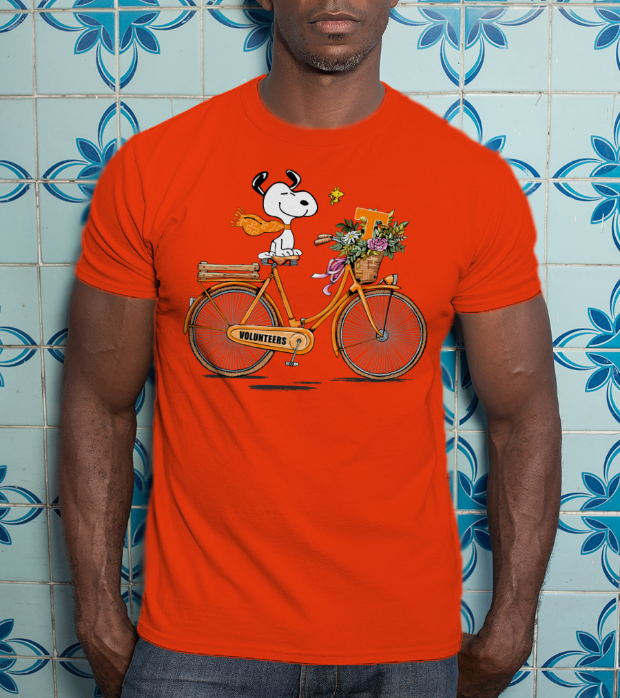 Tennessee Volunteers Snoopy On Bicycle With Flowers And Woodstock T-Shirt