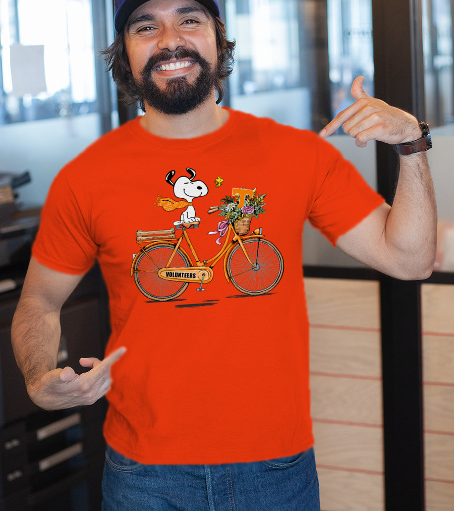Tennessee Volunteers Snoopy On Bicycle With Flowers And Woodstock T-Shirt