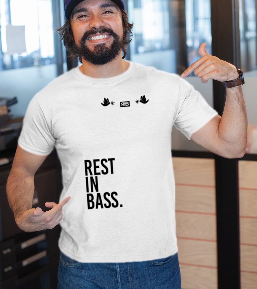 Rest In Bass Che Flying High Peace Symbol Headphones Star Elements T-Shirt