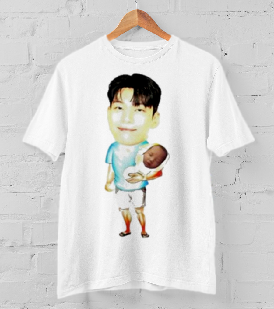 Papa Front Man Squid Game Player 222 Wi Ha Carrying Baby T-Shirt