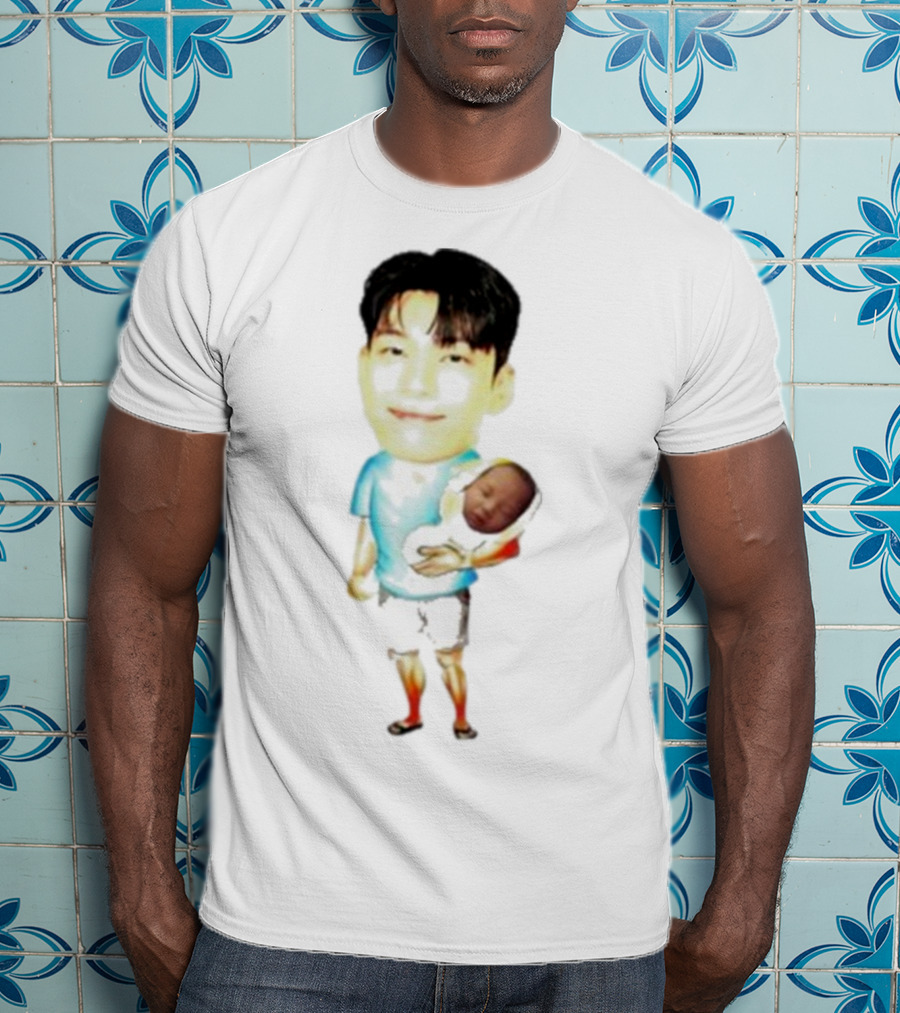 Papa Front Man Squid Game Player 222 Wi Ha Carrying Baby T-Shirt