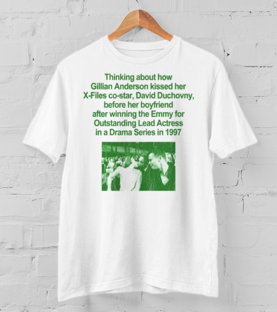Thinking About How Gillian Anderson Kissed David Duchovny After Winning The Emmy In 1997 T-Shirt