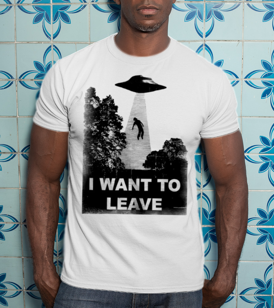I Want To Leave UFO Abduction Scene Black And White Design T-Shirt