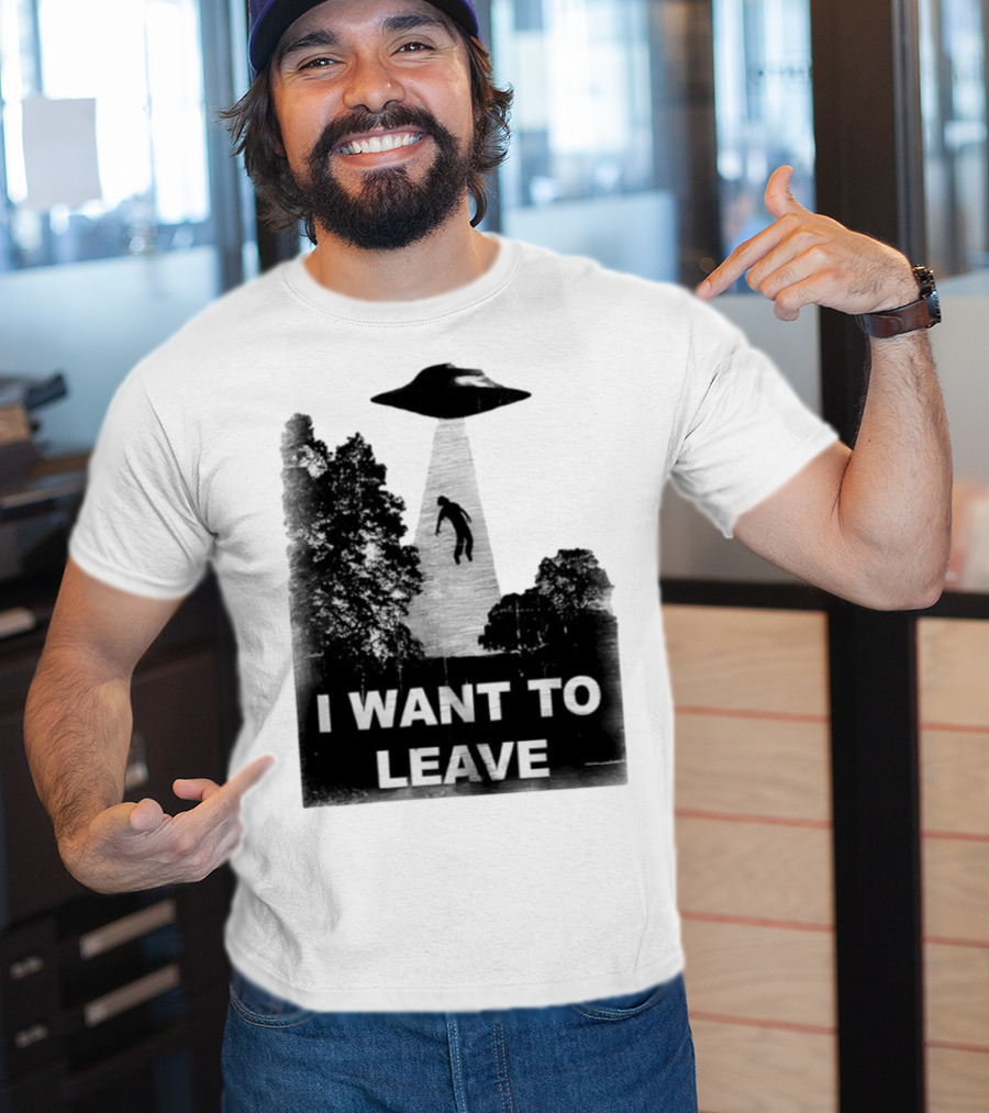 I Want To Leave UFO Abduction Scene Black And White Design T-Shirt