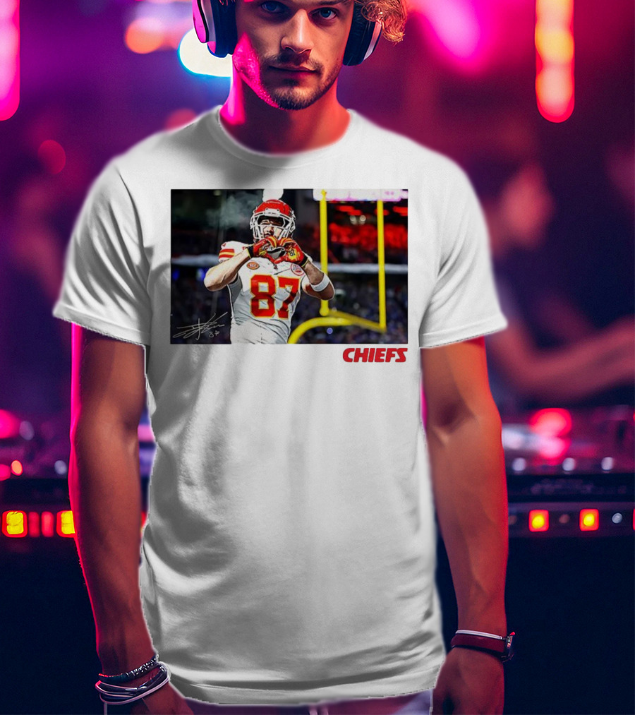 Travis Kelce 87 Kansas City Chiefs Heart Gesture Signature T-Shirt