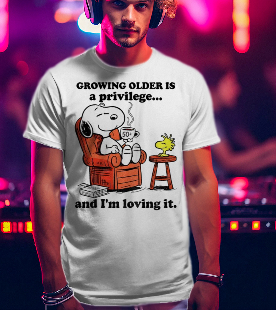 Snoopy And Woodstock Relaxing Growing Older 50+ Privilege And Loving It T-Shirt