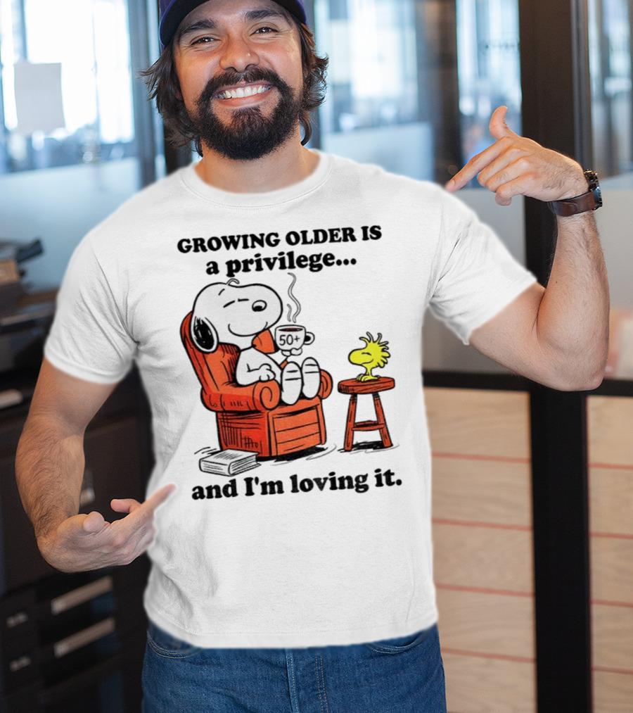 Snoopy And Woodstock Relaxing Growing Older 50+ Privilege And Loving It T-Shirt