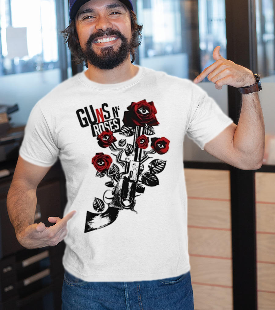 Guns N’ Roses 2025 World Tour Warsaw Red Roses And Pistols T-Shirt