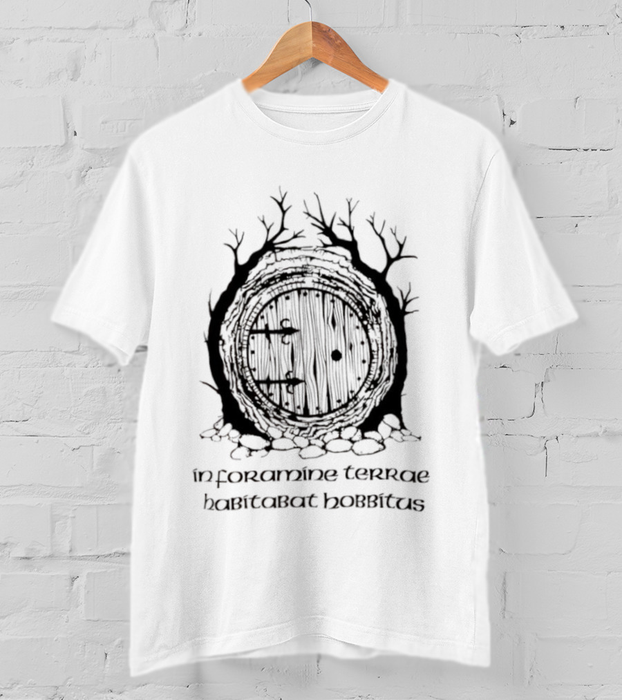 The Hobbit In Foramine Terrae Habitabat Hobbitus T-Shirt