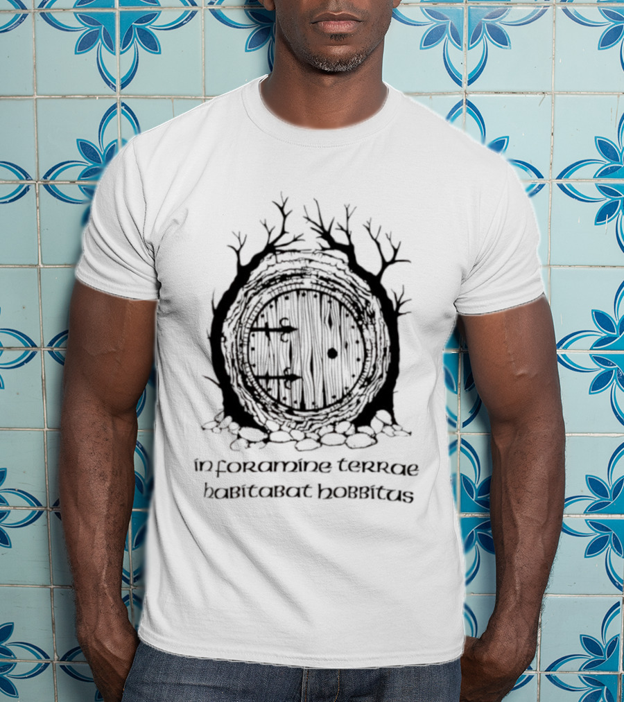 The Hobbit In Foramine Terrae Habitabat Hobbitus T-Shirt