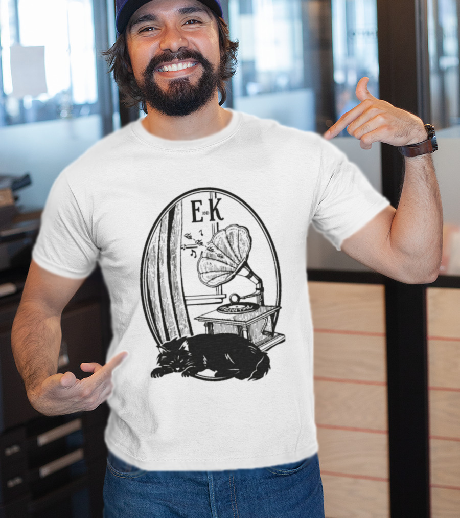 Evan And Katelyn EK Vintage Gramophone Oval Design T-Shirt