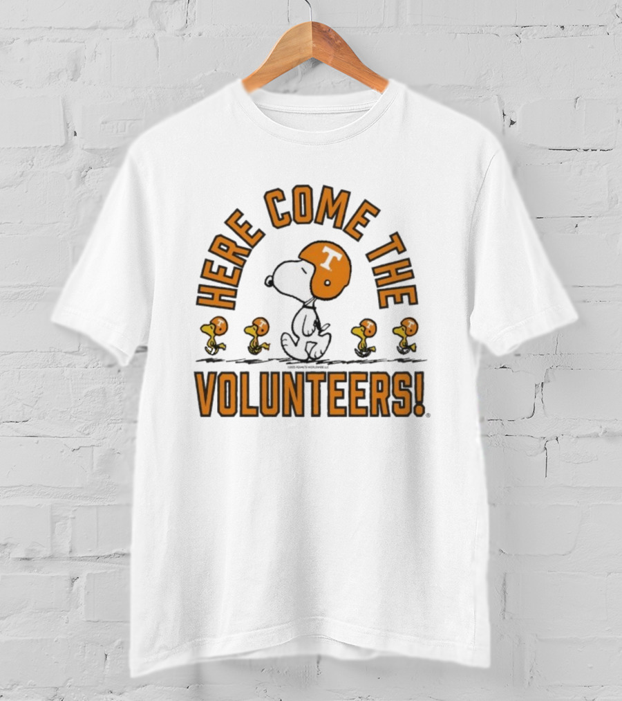 Here Come The Volunteers Snoopy Woodstock Tennessee Volunteers Peanuts Gameday T-Shirt