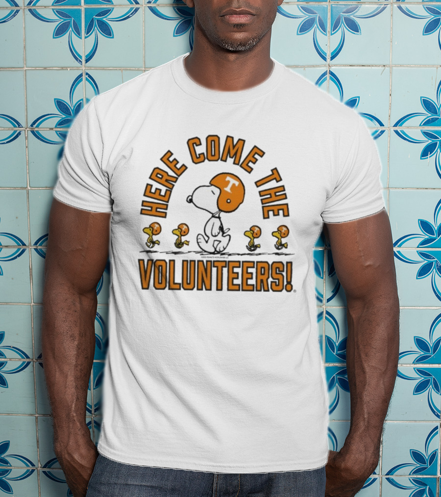 Here Come The Volunteers Snoopy Woodstock Tennessee Volunteers Peanuts Gameday T-Shirt