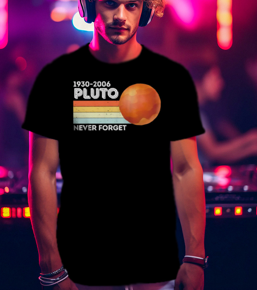 Pluto Never Forget 1930 2006 Vintage Retro Planet Tribute T-Shirt