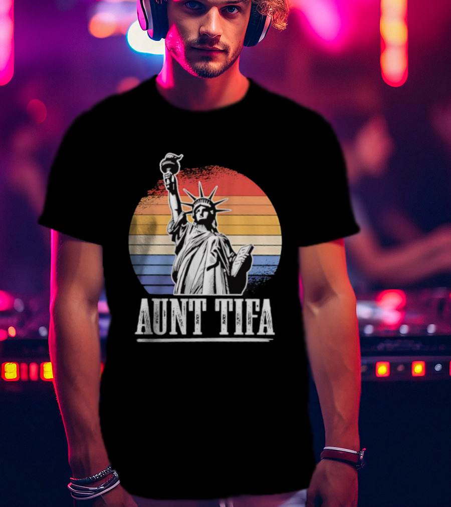 Statue Of Liberty Aunt Tifa Vintage Retro Stripes T-Shirt