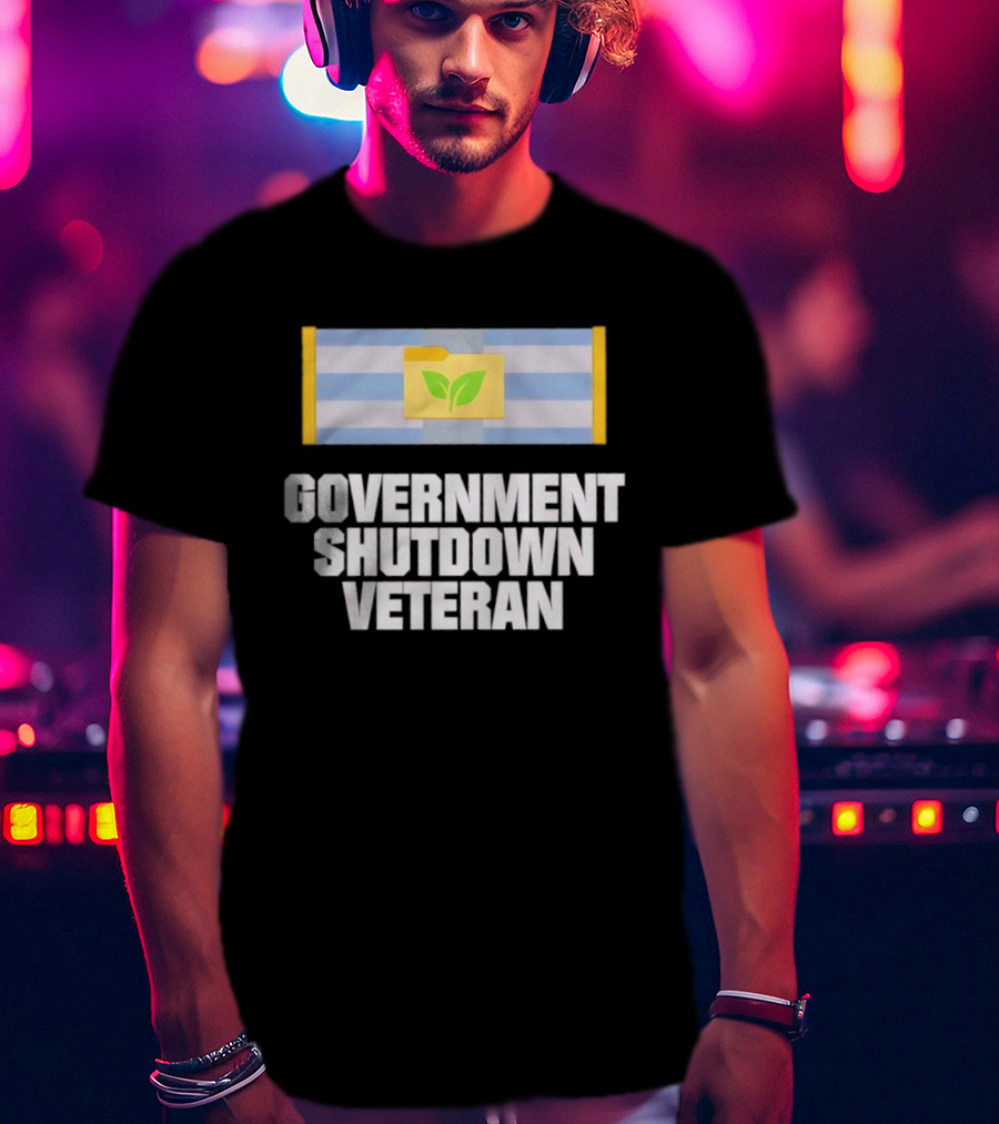 Government Shutdown Veteran Green Leaves Folder Icon Stripes T-Shirt