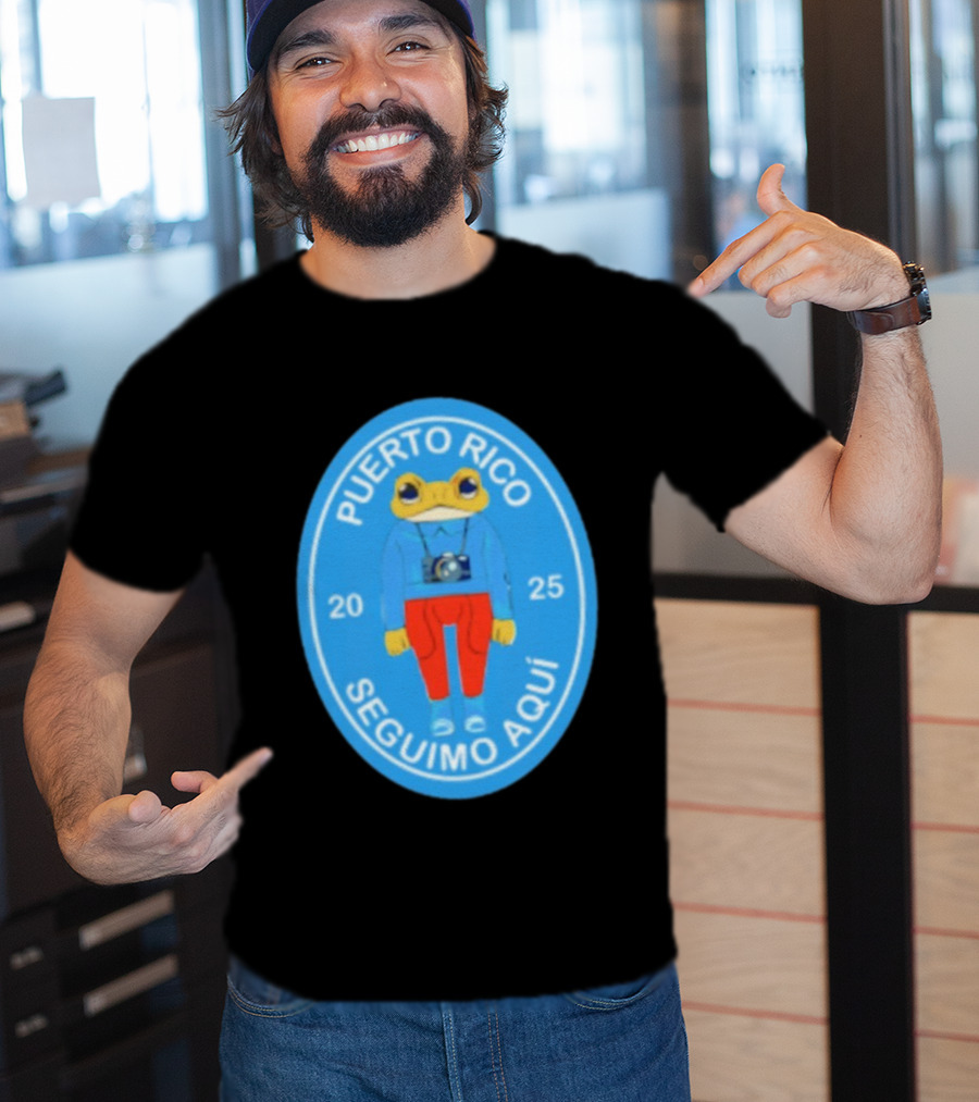DeBi Frog Puerto Rico Seguimos Aquí 2025 T-Shirt