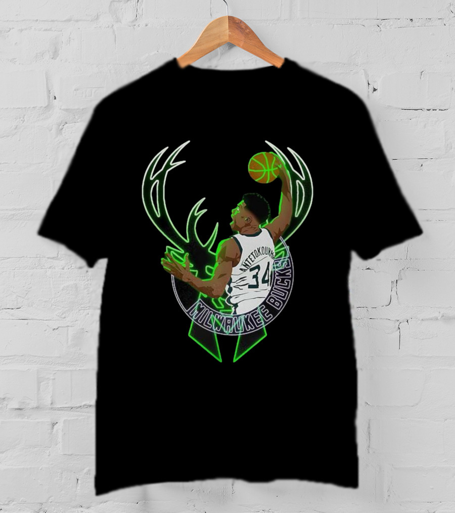 Milwaukee Bucks Giannis Antetokounmpo Dunk Basketball 34 T-Shirt