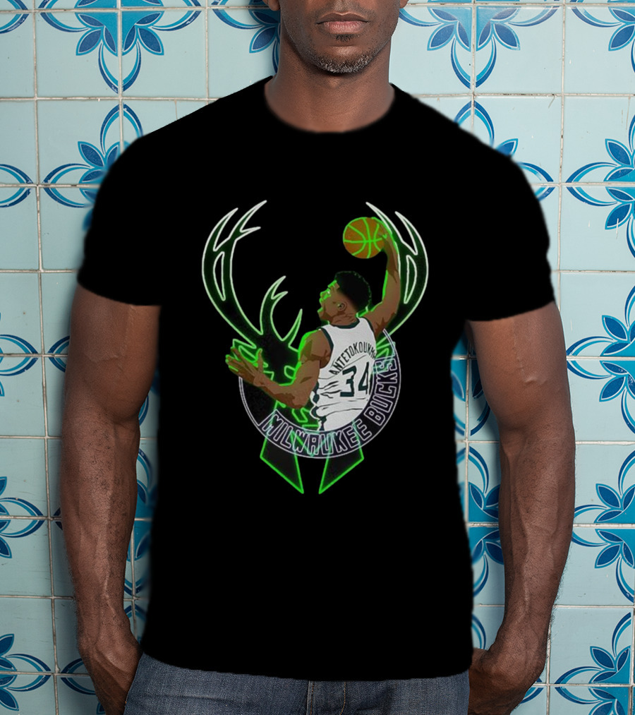 Milwaukee Bucks Giannis Antetokounmpo Dunk Basketball 34 T-Shirt