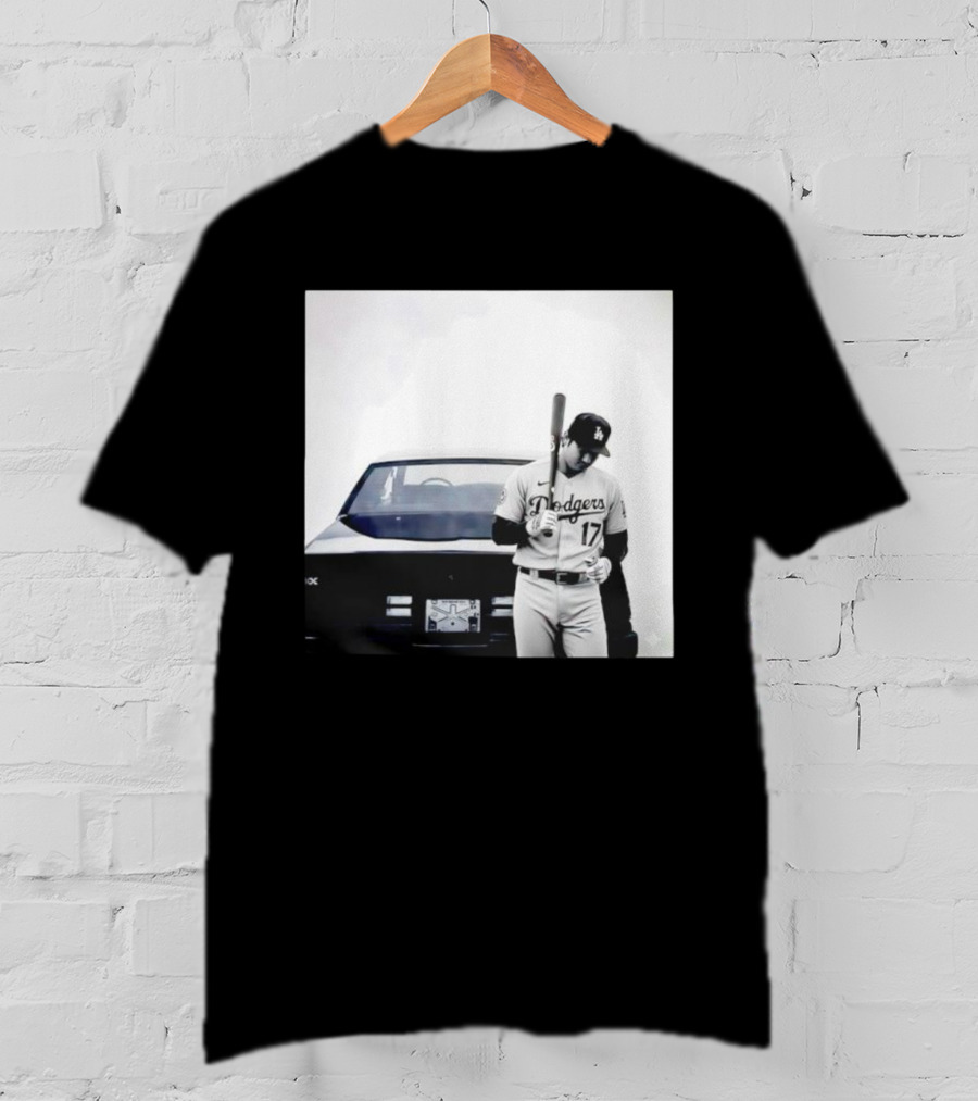 Shohei Ohtani Los Angeles Dodgers Baseball Pose Vintage Car Scene T-Shirt