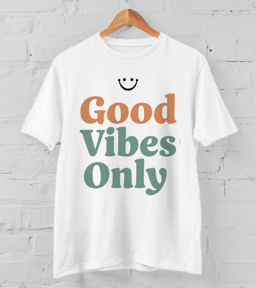 Good Vibes Only Retro Smile Iconic Phrase 70s Style T-Shirt