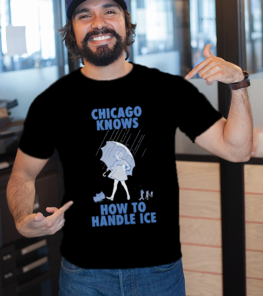 Chicago Knows How To Handle Ice Umbrella Motif T-Shirt