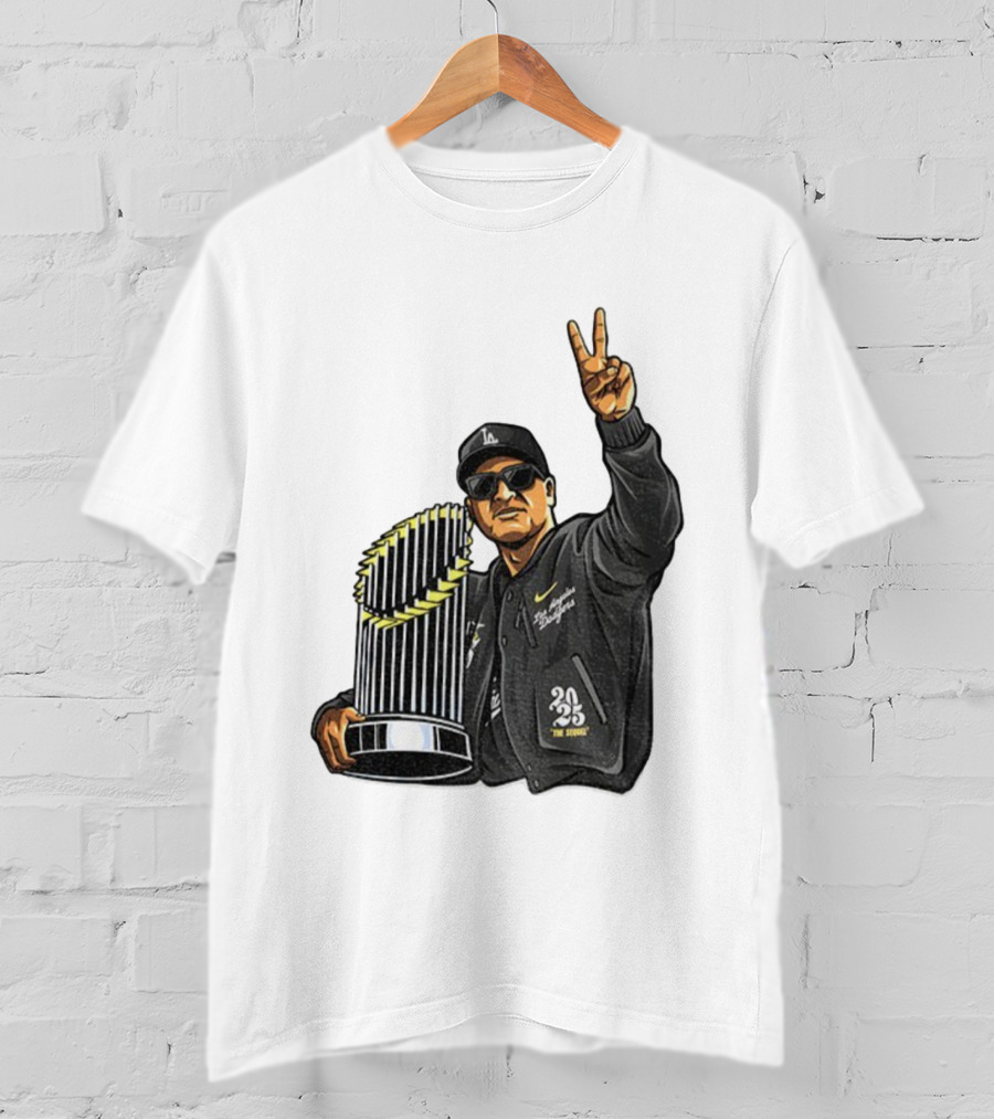 Dave Roberts Los Angeles Dodgers World Series Trophy 2025 Victory Sign T-Shirt