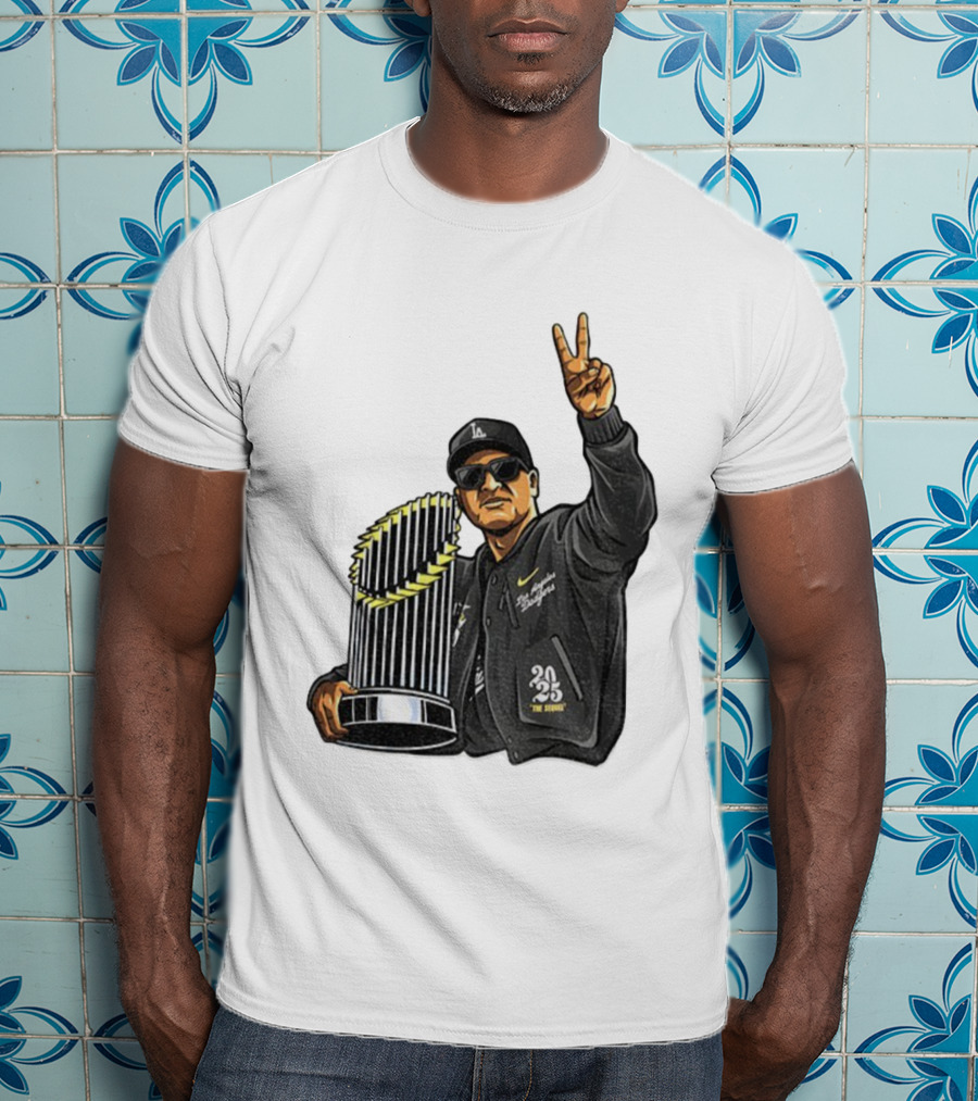 Dave Roberts Los Angeles Dodgers World Series Trophy 2025 Victory Sign T-Shirt
