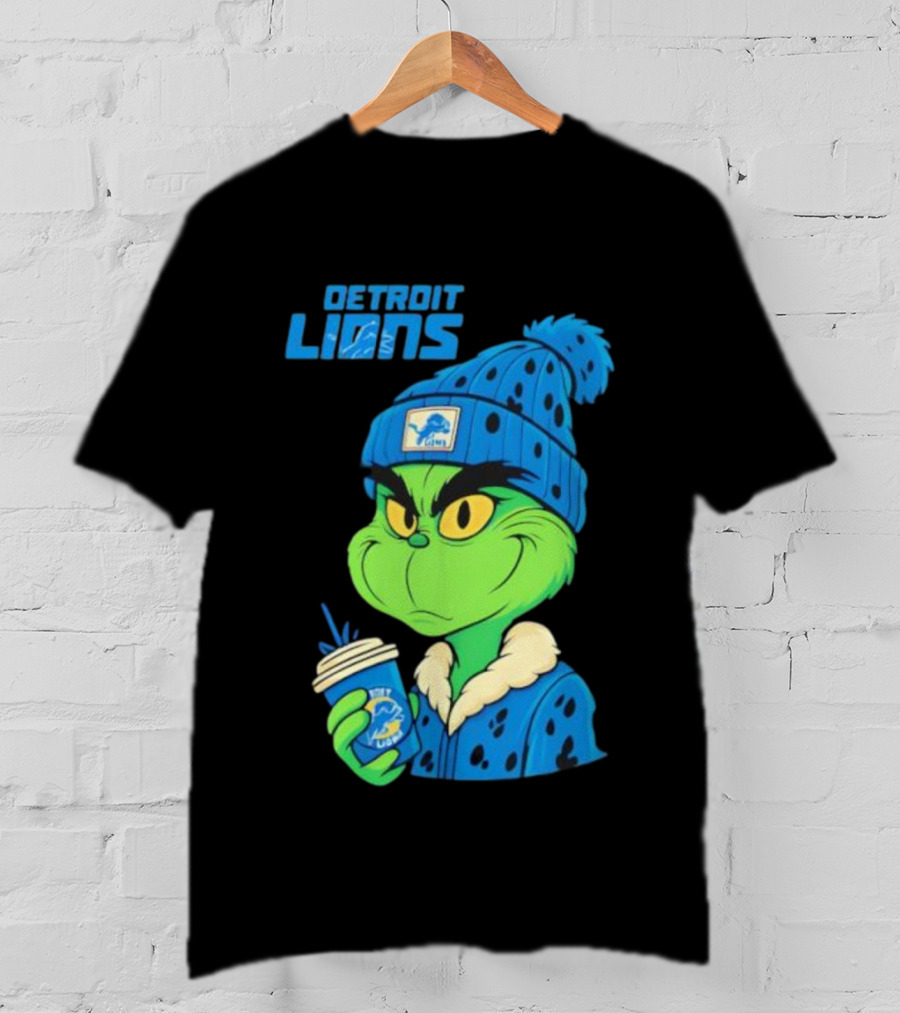 Detroit Lions Grinch Christmas Hat Coffee Cup T-Shirt